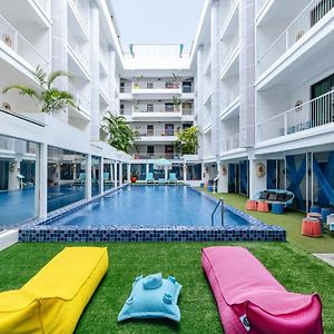 Dash Hotel Seminyak